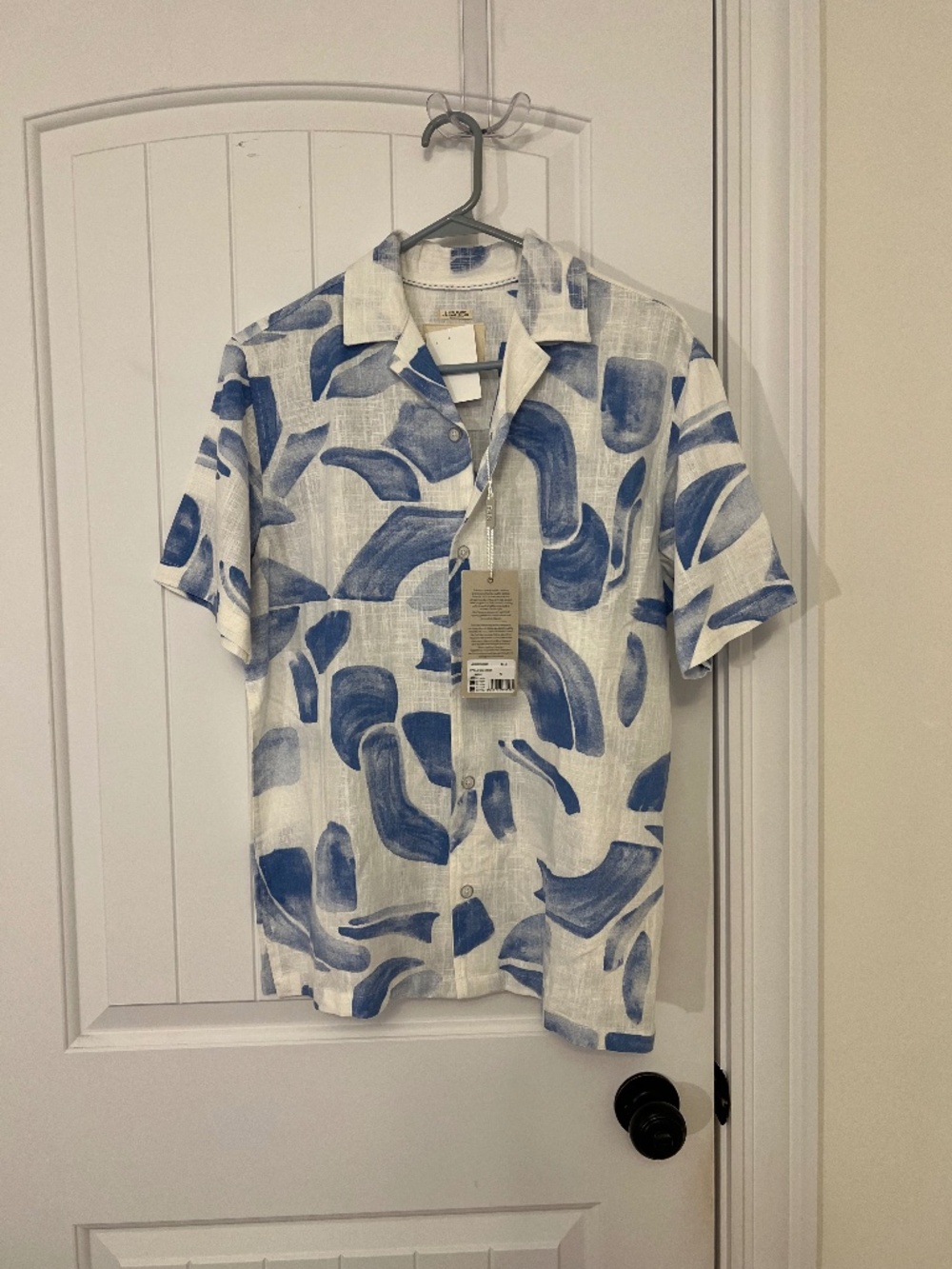 Folk Short Sleeve Button-Down Shirt in White and Blue Abstract Print